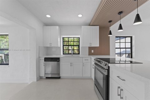 House in Miami Gardens, Florida 4 bedrooms, 160.54 sq.m. № 1828683 - photo 10