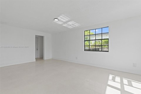 House in Miami Gardens, Florida 4 bedrooms, 160.54 sq.m. № 1828683 - photo 22
