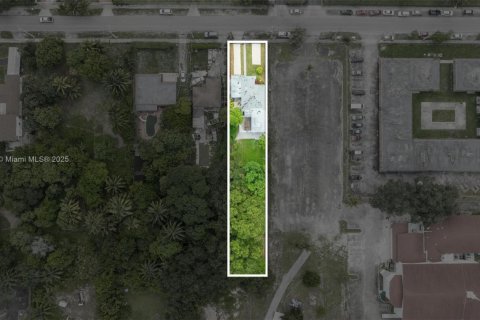House in Miami Gardens, Florida 4 bedrooms, 160.54 sq.m. № 1828683 - photo 28