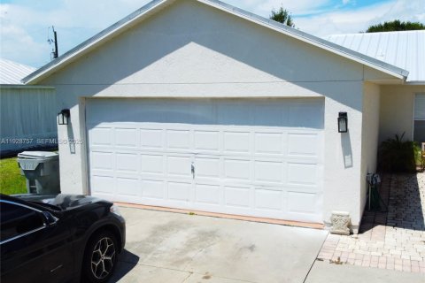 Снять в аренду виллу или дом в Виро-Бич, Флорида 3 спальни, 135.92м2, № 1989080 - фото 2