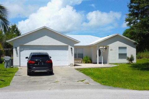 House in Vero Beach, Florida 3 bedrooms, 135.92 sq.m. № 1989080