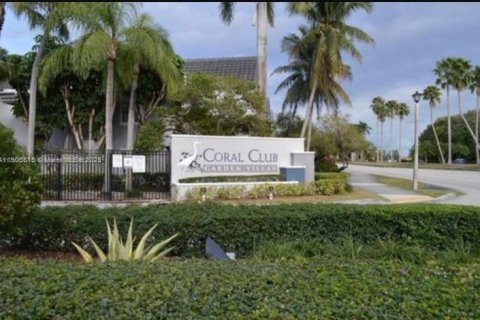 Снять в аренду кондоминиум в Майами, Флорида 1 спальня, 53.79м2, № 1957266 - фото 1