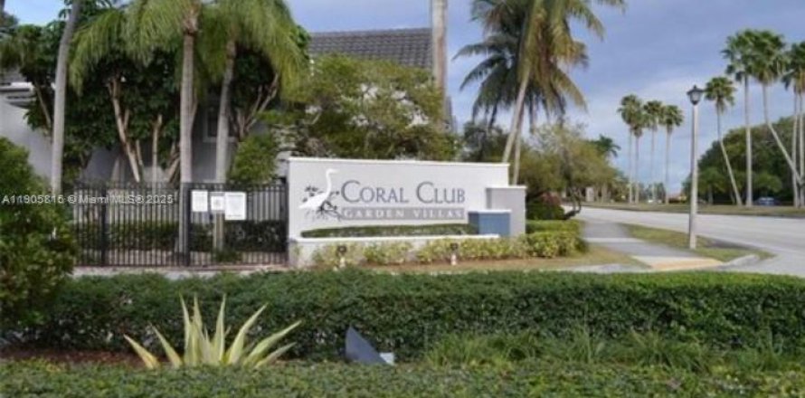 Кондоминиум с 1 спальней в Майами, Флорида № 1957266