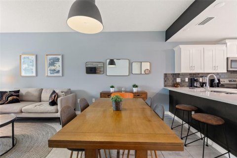 Condo in Kissimmee, Florida, 2 bedrooms  № 2354463 - photo 11
