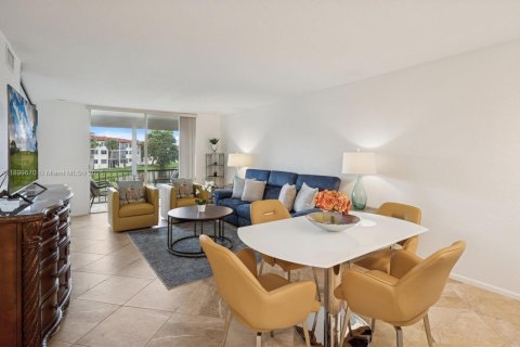 Condo in Pembroke Pines, Florida, 2 bedrooms № 1950764 - photo 3