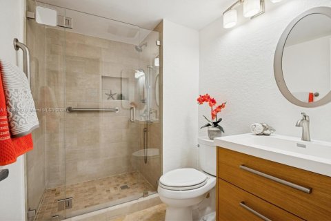 Condo in Pembroke Pines, Florida, 2 bedrooms № 1950764 - photo 11