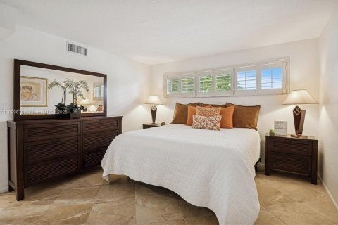 Condo in Pembroke Pines, Florida, 2 bedrooms № 1950764 - photo 10