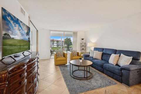 Condo in Pembroke Pines, Florida, 2 bedrooms № 1950764 - photo 4