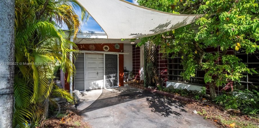 Villa ou maison à Cutler Bay, Floride 3 chambres, 132.39 m2 № 1898201
