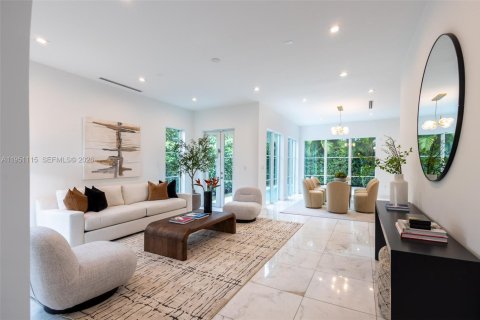 Купить таунхаус в Корал-Гейблс, Флорида 3 спальни, 237.83м2, № 2021100 - фото 4