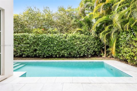 Купить таунхаус в Корал-Гейблс, Флорида 3 спальни, 237.83м2, № 2021100 - фото 13