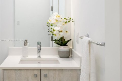 Купить таунхаус в Корал-Гейблс, Флорида 3 спальни, 237.83м2, № 2021100 - фото 18