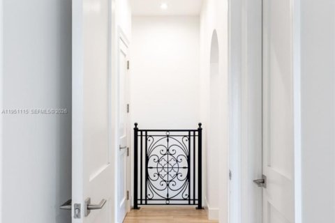 Купить таунхаус в Корал-Гейблс, Флорида 3 спальни, 237.83м2, № 2021100 - фото 20