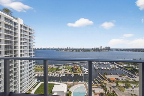 Condo in Lake Park, Florida, 3 bedrooms  № 2158425 - photo 14