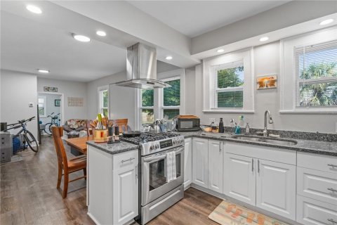 Propiedad comercial en venta en Clearwater, Florida, 8 dormitorios, 291.34 m2 № 1916794 - foto 13