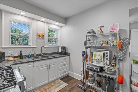Propiedad comercial en venta en Clearwater, Florida, 8 dormitorios, 291.34 m2 № 1916794 - foto 12