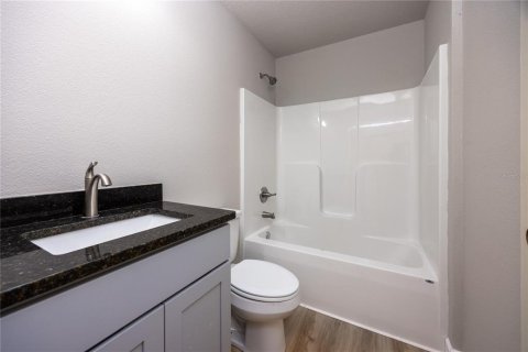 Condo in Gainesville, Florida, 2 bedrooms  № 1720115 - photo 17