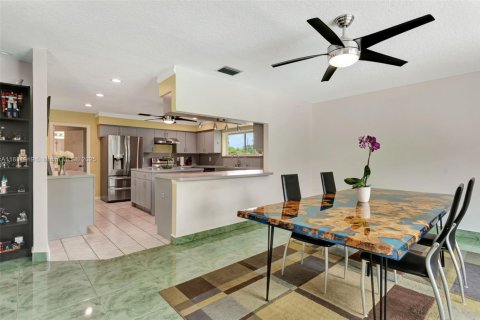 Villa ou maison à vendre à Davie, Floride: 4 chambres, 279.08 m2 № 1821530 - photo 21