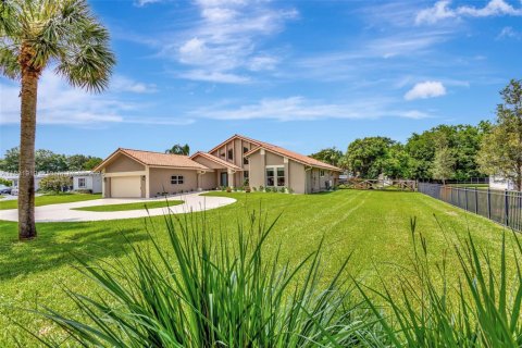 Villa ou maison à vendre à Davie, Floride: 4 chambres, 279.08 m2 № 1821530 - photo 3