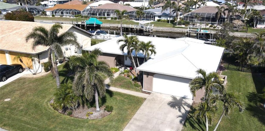 House in Punta Gorda, Florida 2 bedrooms, 167.87 sq.m. № 1544586