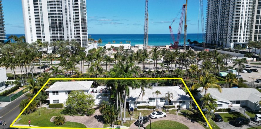 Commercial property in Sunny Isles Beach, Florida 206.24 sq.m. № 1698034