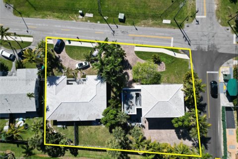 Commercial property in Sunny Isles Beach, Florida 206.24 sq.m. № 1698034 - photo 9