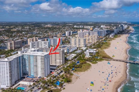 Condo in Pompano Beach, Florida, 3 bedrooms  № 1830596 - photo 1