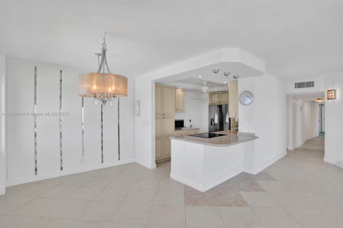 Condo in Pompano Beach, Florida, 3 bedrooms  № 1830596 - photo 12