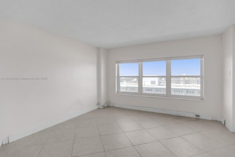Condo in Pompano Beach, Florida, 3 bedrooms  № 1830596 - photo 17