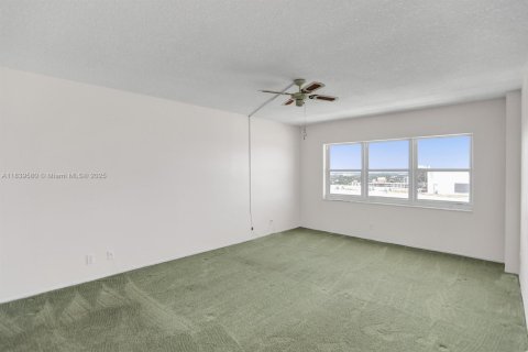 Condo in Pompano Beach, Florida, 3 bedrooms  № 1830596 - photo 27