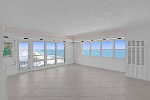 Condo in Pompano Beach, Florida, 3 bedrooms  № 1830596 - photo 11