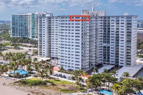 Condo in Pompano Beach, Florida, 3 bedrooms  № 1830596 - photo 2
