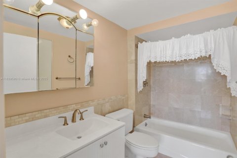 Condo in Pompano Beach, Florida, 3 bedrooms  № 1830596 - photo 29