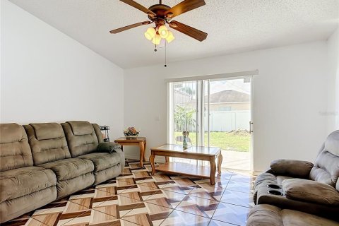 Villa ou maison à vendre à Kissimmee, Floride: 4 chambres, 174.1 m2 № 2437163 - photo 4