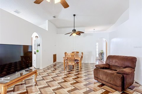 Villa ou maison à vendre à Kissimmee, Floride: 4 chambres, 174.1 m2 № 2437163 - photo 5
