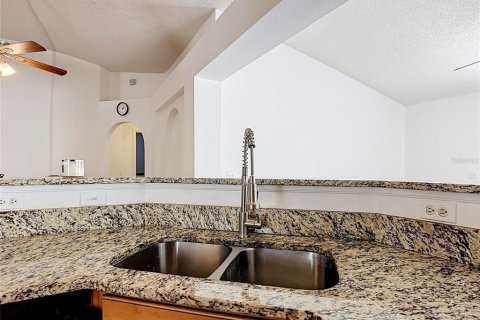 Villa ou maison à vendre à Kissimmee, Floride: 4 chambres, 174.1 m2 № 2437163 - photo 16