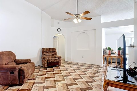 Villa ou maison à vendre à Kissimmee, Floride: 4 chambres, 174.1 m2 № 2437163 - photo 10