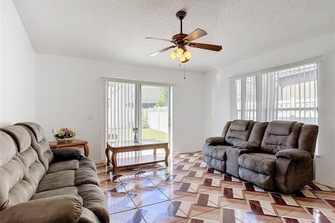 Villa ou maison à vendre à Kissimmee, Floride: 4 chambres, 174.1 m2 № 2437163 - photo 14
