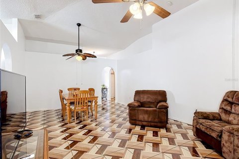 Villa ou maison à vendre à Kissimmee, Floride: 4 chambres, 174.1 m2 № 2437163 - photo 12