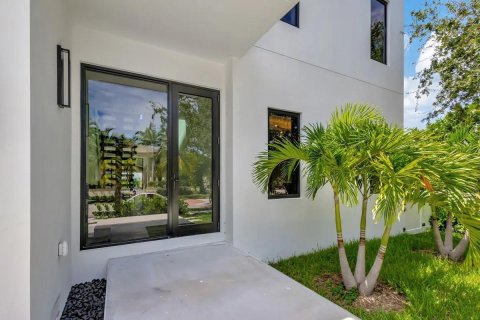 House in West Palm Beach, Florida 4 bedrooms, 428.93 sq.m. № 2158388 - photo 4