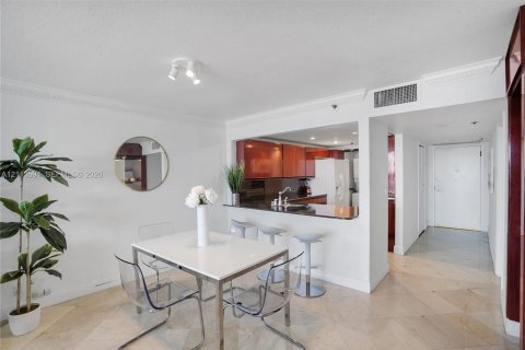 Copropriété à louer à Miami, Floride: 1 chambre, 99.13 m2 № 2434071 - photo 6