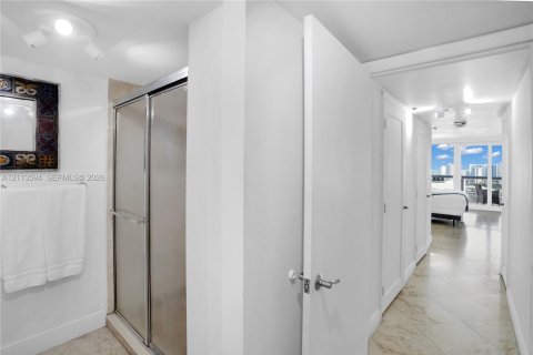 Copropriété à louer à Miami, Floride: 1 chambre, 99.13 m2 № 2434071 - photo 11