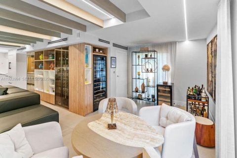 Villa ou maison à vendre à Miami, Floride: 5 chambres, 305.28 m2 № 2003163 - photo 17