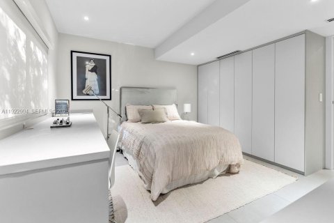 Villa ou maison à vendre à Miami, Floride: 5 chambres, 305.28 m2 № 2003163 - photo 29