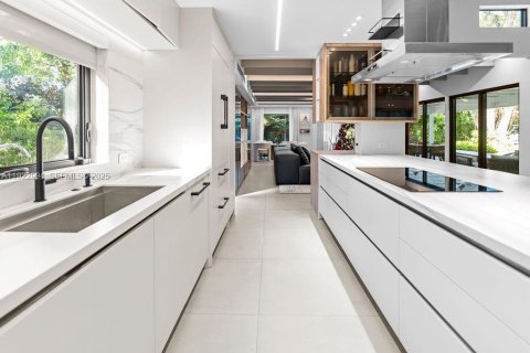 Villa ou maison à vendre à Miami, Floride: 5 chambres, 305.28 m2 № 2003163 - photo 12