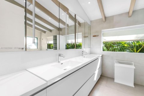 Villa ou maison à vendre à Miami, Floride: 5 chambres, 305.28 m2 № 2003163 - photo 24