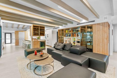 Villa ou maison à vendre à Miami, Floride: 5 chambres, 305.28 m2 № 2003163 - photo 15