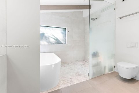 Villa ou maison à vendre à Miami, Floride: 5 chambres, 305.28 m2 № 2003163 - photo 25