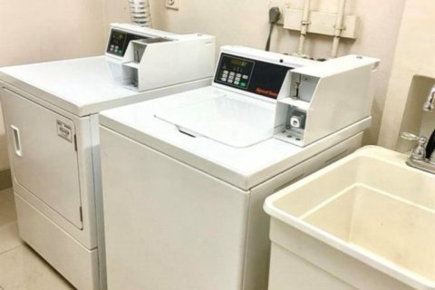 Condominio en alquiler en Hallandale Beach, Florida, 1 dormitorio, 102.19 m2 № 1172921 - foto 1