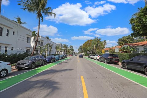 Купить виллу или дом в Майами-Бич, Флорида 1 спальня, 60.39м2, № 1976372 - фото 16